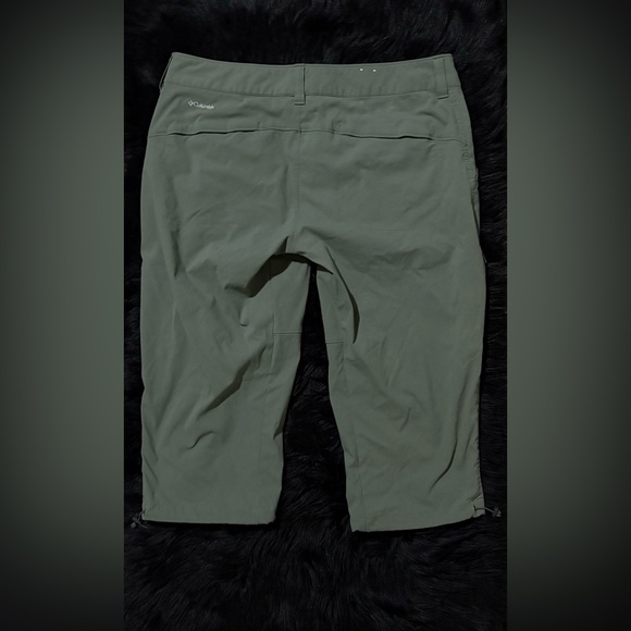 Columbia Hiking Green Omni-Shield Outdoor Adventurous Woman Capris w/ +pockets - Picture 2 of 6
